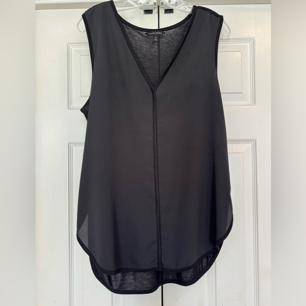 Banana Republic mixed media sleeveless v-neck black blouse rounded split hem
